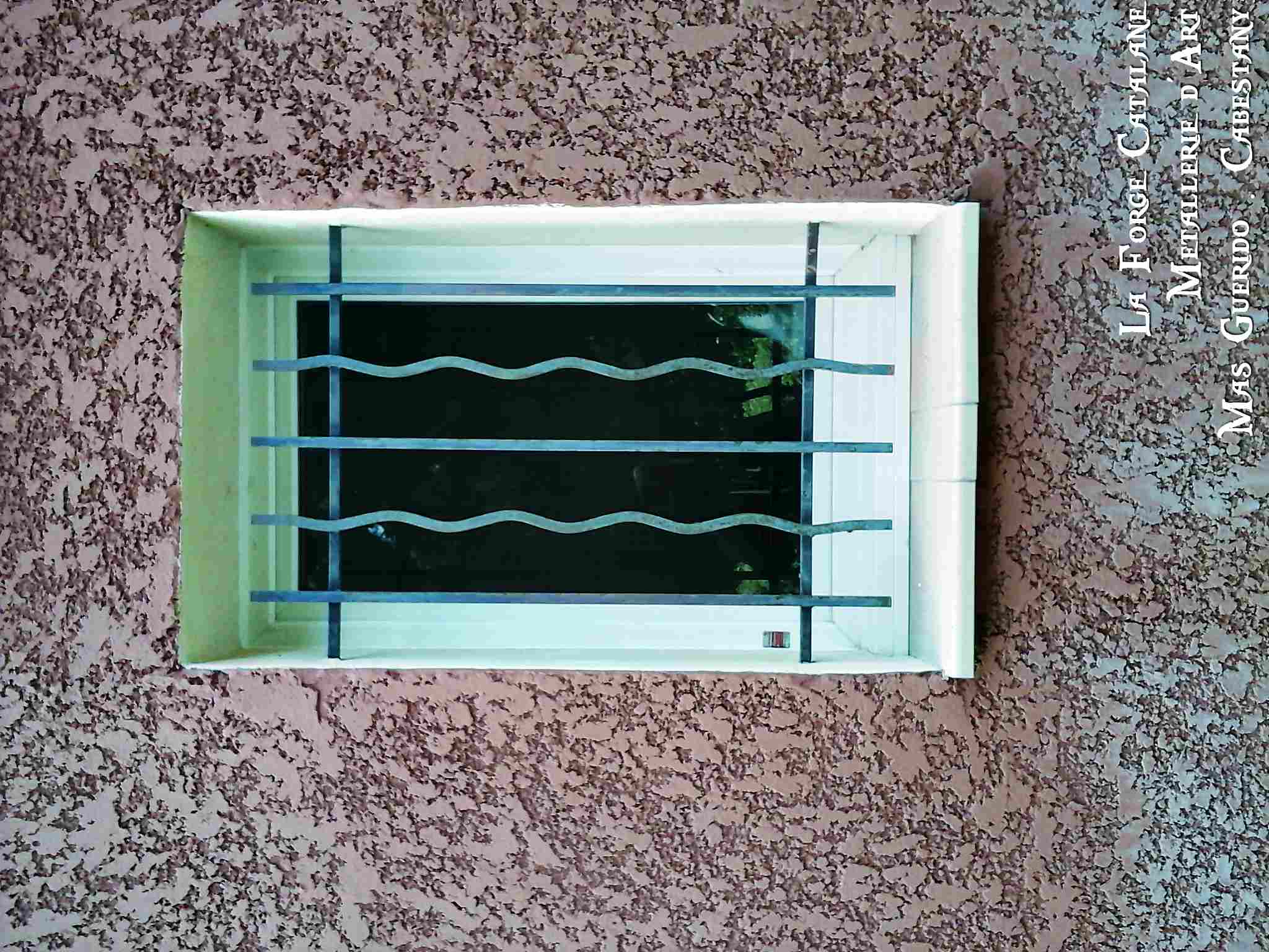 grille defense barreau ondule forge catalane.jpg